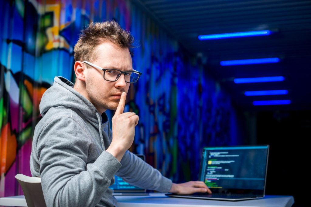 Хостинг игровых серверов portrait hacker 23 2148165877 1024x683